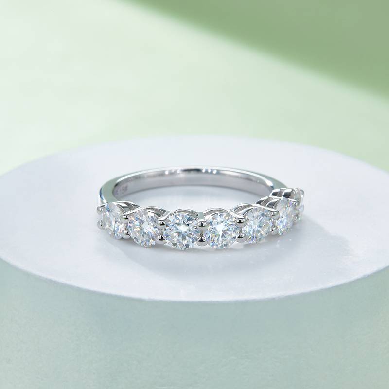 Circular S925 Silver Plated Platinum Moissanite Diamond Women's Ring 2.1 Carat D-Class